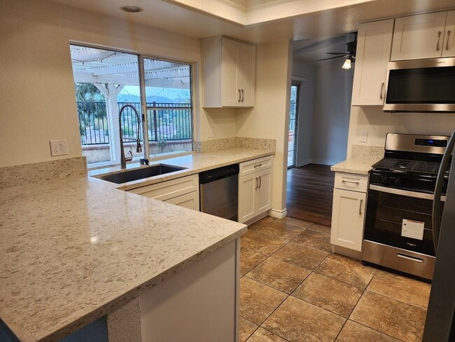 Building Photo - Remodeled Temecula 3 Bedroom Home with Views!