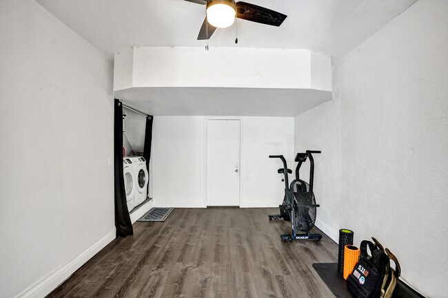 Building Photo - 9841 NW 9th Ct