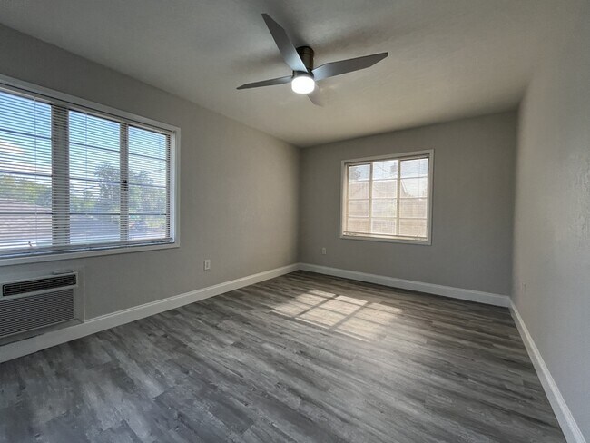 Building Photo - 2307 Formosa Ave