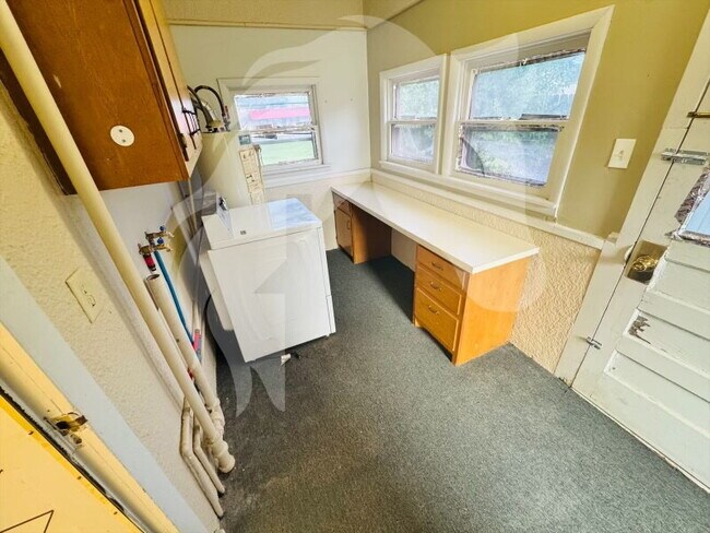 Building Photo - "Charming 2-Bedroom Haven on Main Street"
