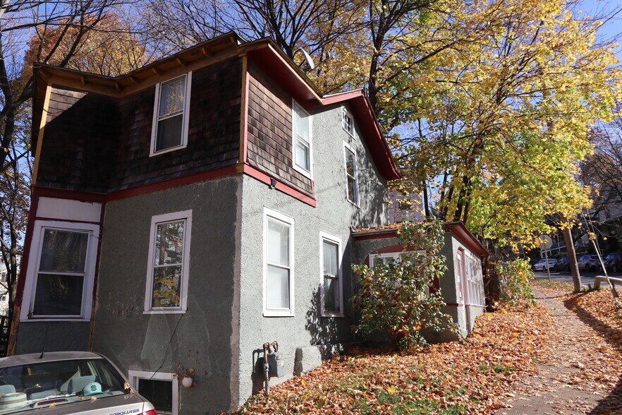 Building Photo - 143 S Aurora St