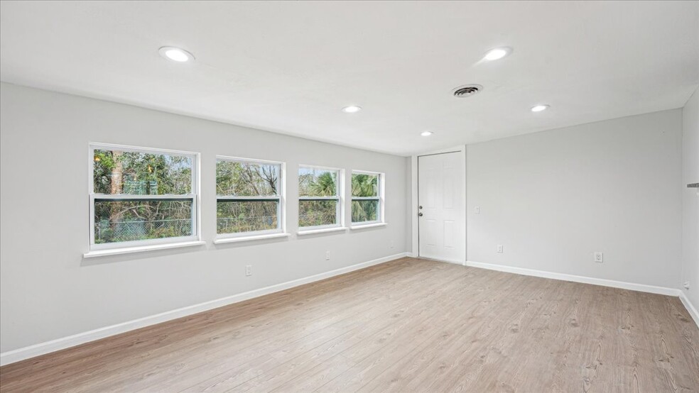 Building Photo - 4800 Key Largo Dr W