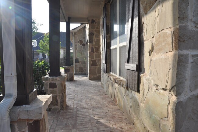 Building Photo - 27619 Lodgemist Ct