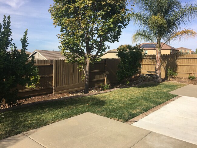 Building Photo - Gorgeous Folsom Home close to shopping,schools, and more!