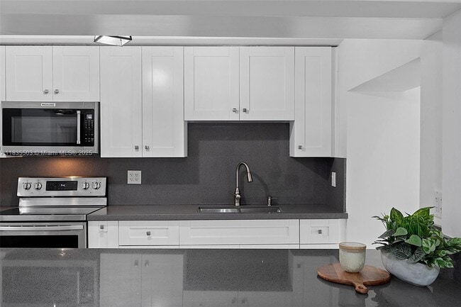 Building Photo - 5845 SW 88th St