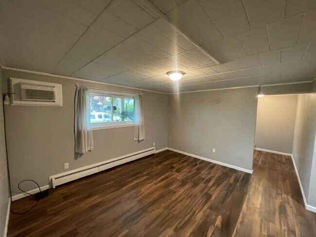 Building Photo - Spacious 1-bedroom in Bellevue!