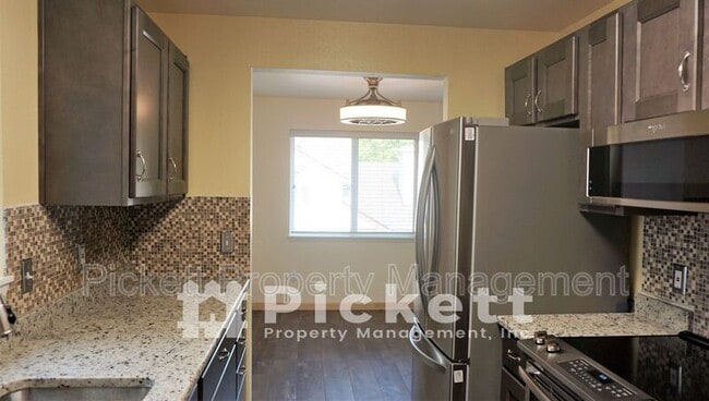 Building Photo - 1307 NW Slate Ln