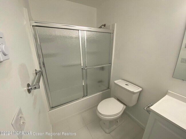 Building Photo - 330 Shore Dr