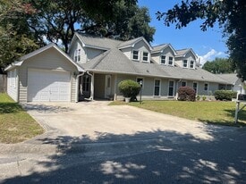 Building Photo - 662 Poaug Ln