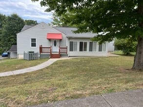 Building Photo - Maryville 37803 - Upstairs only -  4 & 1.5 baths - Contact Troy Adams (865) 233-6949