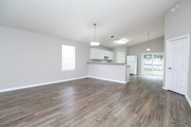Building Photo - Coming Soon 4/20 – 3BR/2BA Home with 2-Car Garage, Open Layout, Island Kitchen, Split Floor Plan ...