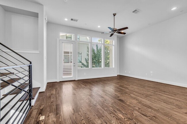 Building Photo - 1724 Ovid St