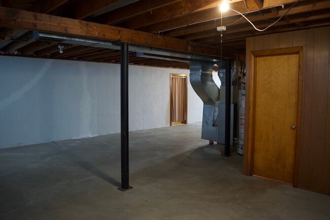 Building Photo - 3 Bedroom House Next To Columbia Regional ...