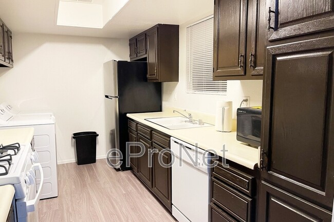 Building Photo - 4650 Koval Ln