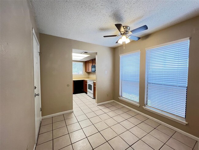 Building Photo - 13355 Water Oak Ln