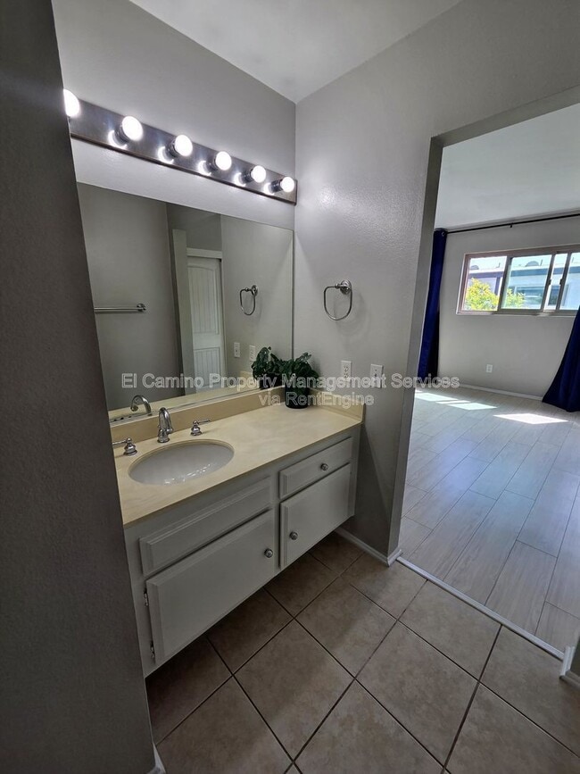 Building Photo - 2520 Graham Ave