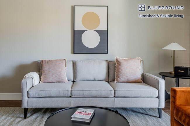 Building Photo - 950 E Hillsdale Blvd