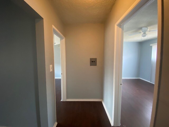 Building Photo - 853-857 Glenway Dr