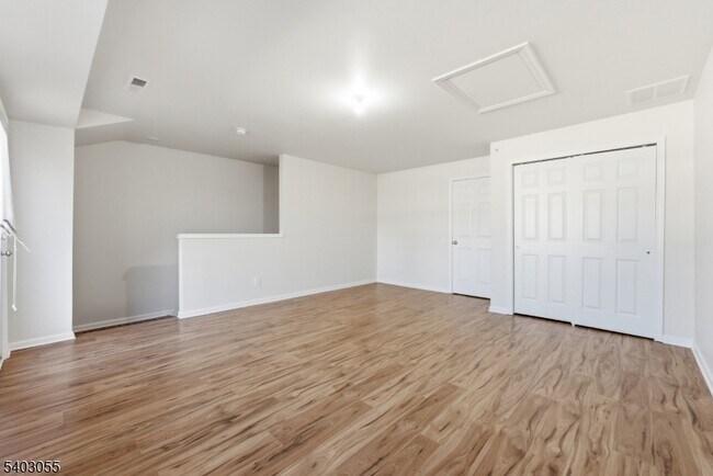 Building Photo - 6 Bond St