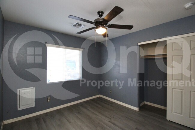 Building Photo - 5513 S 27th Dr
