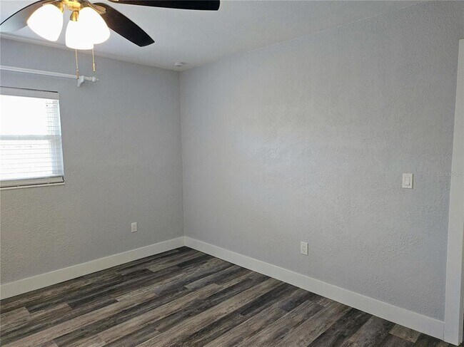 Building Photo - 10136 Paradise Blvd