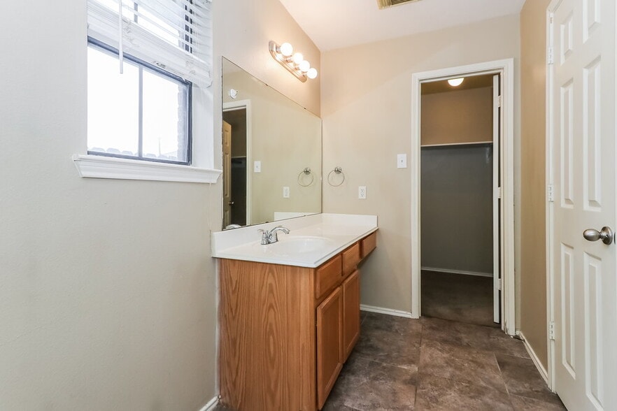 Building Photo - 6618 Sutton Meadows Dr
