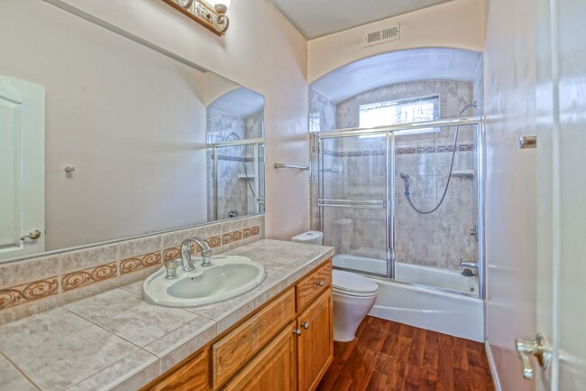 Building Photo - VERY SPACIOUS, BRIGHT & AIRY HOME W/ UNIQU...