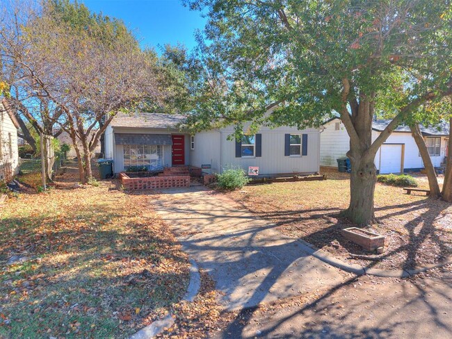 Building Photo - 816 S Santa Fe Dr