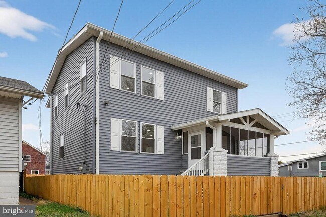 Building Photo - 2932 Yost Pl NE