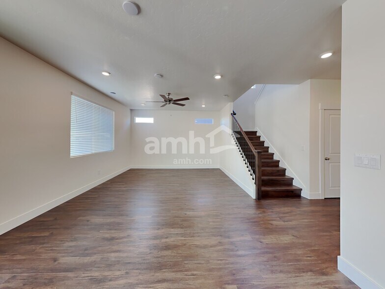 Building Photo - 9433 Clancey St