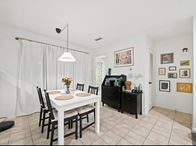 Building Photo - 1909 Chasewood Cir