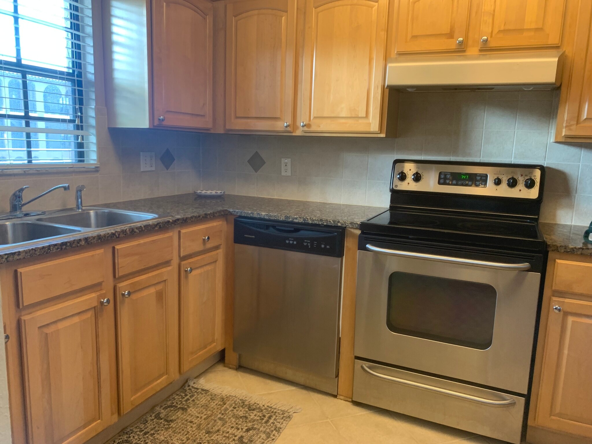 Kitchen - 6100 Gulfport Blvd S