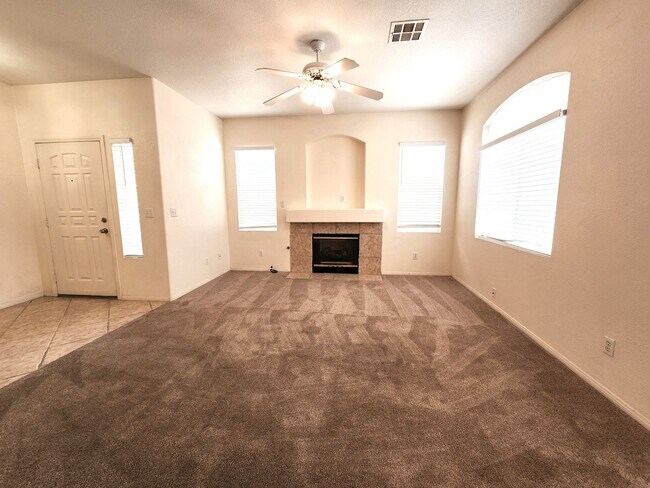 Building Photo - Silverado Ranch Single Story | 2 Bed | 2 Bath | 2-Car Garage