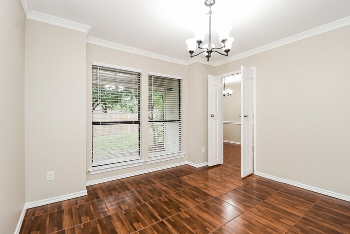 Building Photo - 524 E Lanett Dr