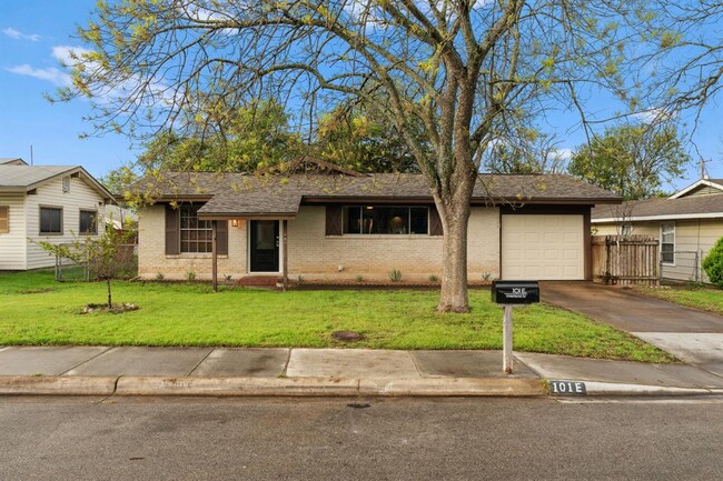 Building Photo - 101 E Crestland Dr