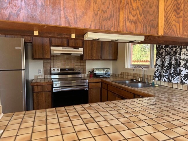 Building Photo - 137 Ipukula Way