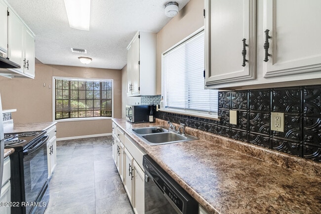 Building Photo - 103 Pinion Cir