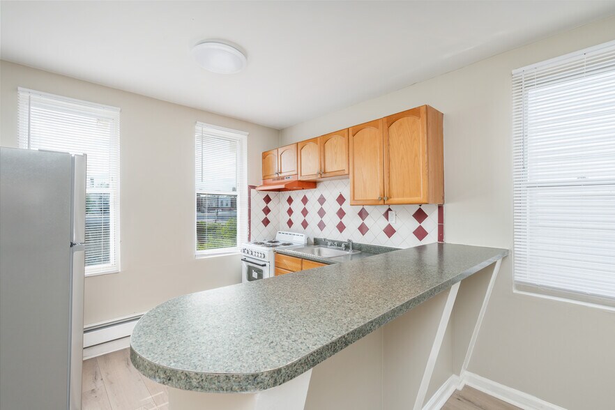 Building Photo - 3400 Reach St