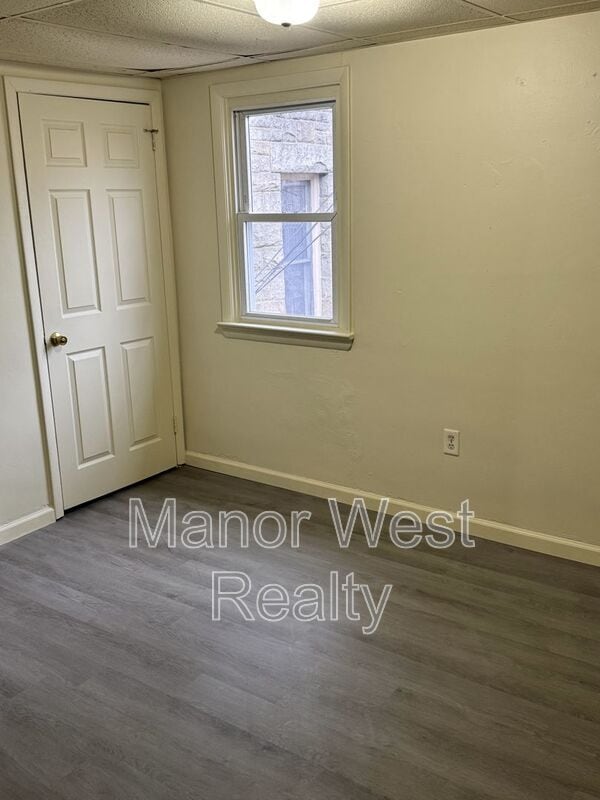 Building Photo - 320 W Market St