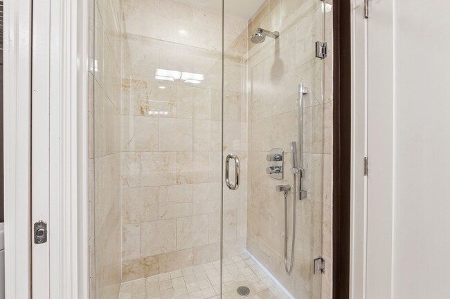 Building Photo - Luxury Living in Buckhead!