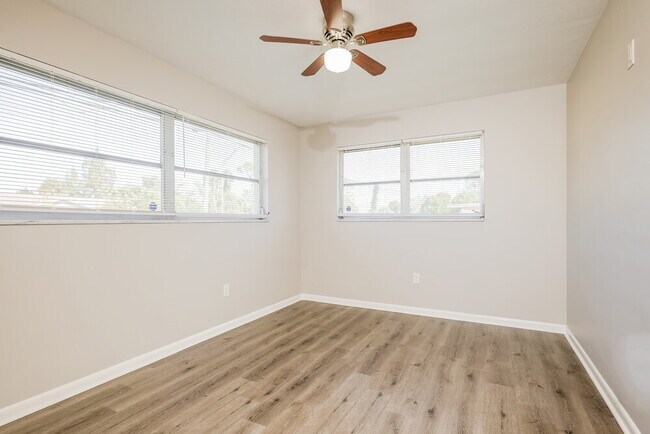 Building Photo - 502 Leeland Heights Blvd E