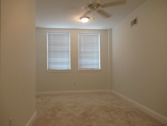 Building Photo - Charming 4 Bedroom/3.5 Bathroom Townhome with Parking Pad in Station North, MD!