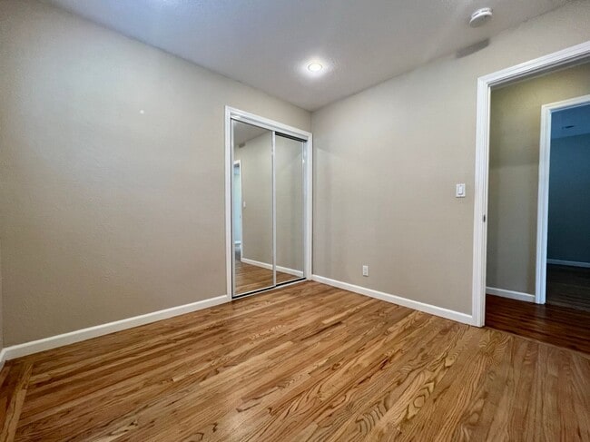 Building Photo - Spacious 4-Bed / 2-Bath Rancher near Linda Mar Beach