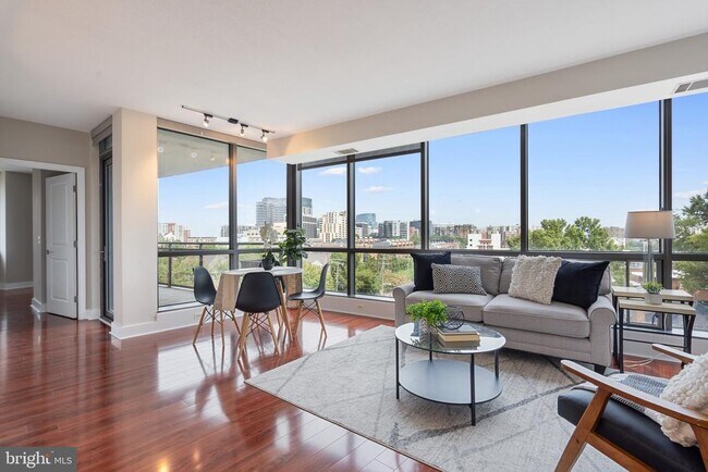 Building Photo - 2001 15th St N