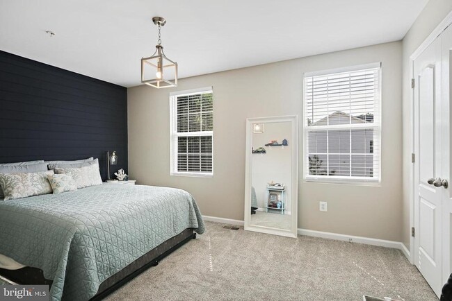Building Photo - 7425 Willow View Ln