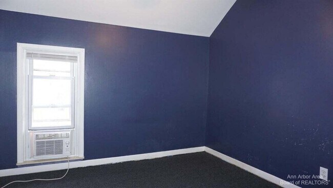 Building Photo - 207 W Henry St