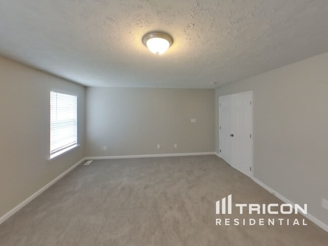 Building Photo - 467 Manor Rd