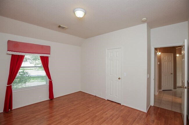 Building Photo - 20502 Pioneer Bend Ct