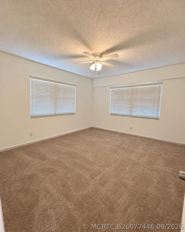 Building Photo - 164 Mansfield D