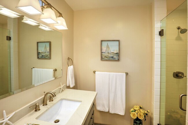 Building Photo - 731 Las Canoas Pl